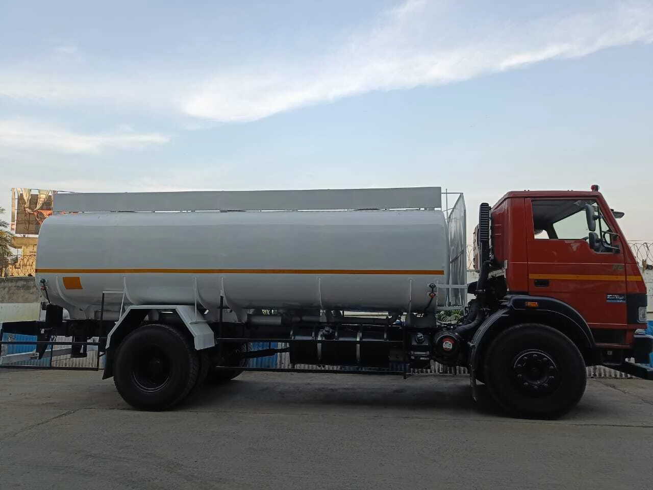 Gajera Ferric bulk tanker truck for Ferric Chloride delivery
